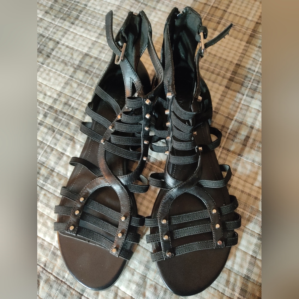 Mark Fisher Summer black leather sandals with zipper on hill stretchy straps